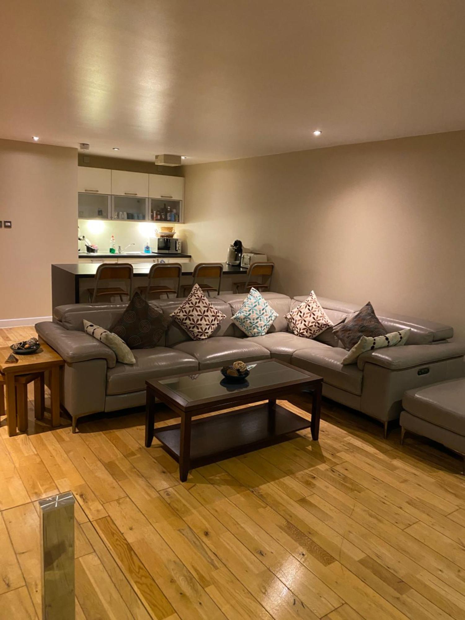 City Centre 2 Bedroom Apartment, Secure Parking. グラスゴー エクステリア 写真